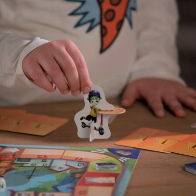 Cztery Sery z Rodziną Treflików – planszowa gra rodzinna o dostarczaniu pizzy Trefl 02282