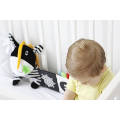Książeczka sensoryczna Króweczka 0+ – osłona do łóżeczka | Mom’s Care