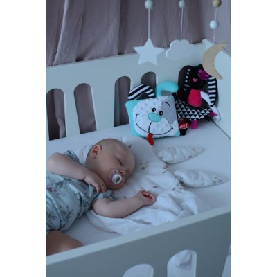Króliczka przytulanka sensoryczna 0+ z metkami i szeleszczeniem | Mom’s Care