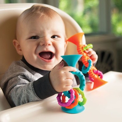 Bobo Przyssawka PipSquigz Loops Fat Brain Toys – niebieska grzechotka sensoryczna dla niemowląt
