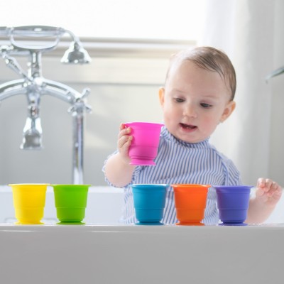 Suction Kupz Fat Brain Toys – silikonowe kubki sensoryczne z przyssawkami