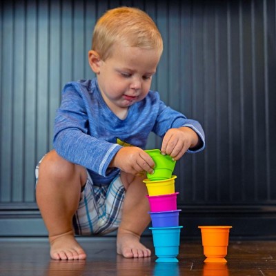 Suction Kupz Fat Brain Toys – silikonowe kubki sensoryczne z przyssawkami