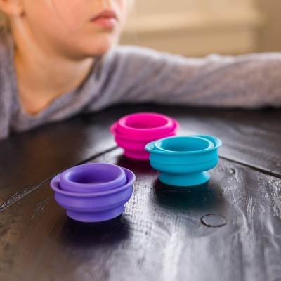Suction Kupz Fat Brain Toys – silikonowe kubki sensoryczne z przyssawkami