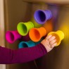 Kubki Przyssawki Suction Kupz Fat Brain Toys – silikonowe kubeczki sensoryczne do kąpieli, kuchni i zabawy