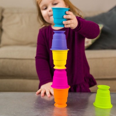 Suction Kupz Fat Brain Toys – silikonowe kubki sensoryczne z przyssawkami
