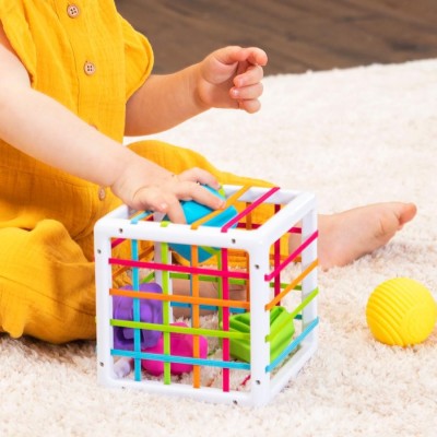 InnyBin Fat Brain Toys – elastyczna kostka sensoryczna z sorterem i klockami