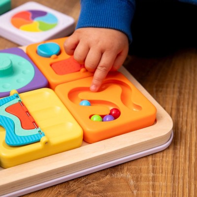 PlayTab – tablica aktywności z magnetycznymi modułami dla dzieci 12m+