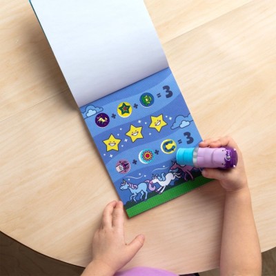 Sticker WOW! Jednorożec – kreatywna książeczka z naklejkami i stempelkiem | Melissa & Doug Sticker WOW! Jednorożec – kreatywna książeczka z naklejkami i stempelkiem | Melissa & Doug