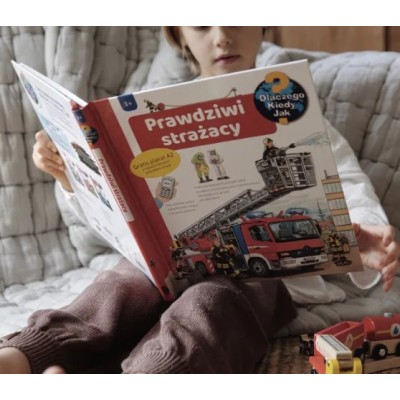 Strażacy w akcji – edukacyjna książka dla dzieci z plakatem A2 Strażacy w akcji – edukacyjna książka dla dzieci z plakatem A2