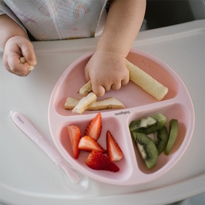Talerzyk z przyssawką dla dzieci – bezpieczny i ergonomiczny do nauki samodzielnego jedzenia Talerzyk z przyssawką dla dzieci – bezpieczny i ergonomiczny do nauki samodzielnego jedzenia
