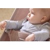 Leżaczek BabyBjörn Bliss Mesh Ciemny Róż – ergonomiczny, bezpieczny, przenośny i komfortowy dla dziecka