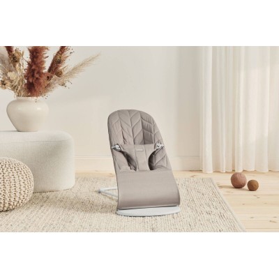 Leżaczek BabyBjörn Bliss Woven Petal Quilt Piaskowoszary – ergonomiczny, certyfikowany, przenośny i wygodny dla dziecka