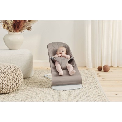 Leżaczek BabyBjörn Bliss Woven Petal Quilt Piaskowoszary – ergonomiczny, certyfikowany, przenośny i wygodny dla dziecka
