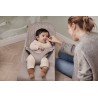 Leżaczek BabyBjörn Bliss Woven Petal Quilt Piaskowoszary – ergonomiczny, certyfikowany, przenośny i wygodny dla dziecka