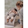 Leżaczek BabyBjörn Bliss Woven Petal Quilt Piaskowoszary – ergonomiczny, certyfikowany, przenośny i wygodny dla dziecka