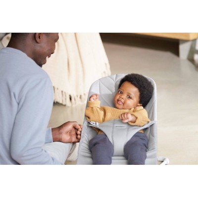 Leżaczek BabyBjörn Bliss Woven Petal Quilt Jasnoszary – ergonomiczny, certyfikowany, przenośny i wygodny dla dziecka Leżaczek BabyBjörn Bliss Woven Petal Quilt Jasnoszary – ergonomiczny, certyfikowany, przenośny i wygodny dla dziecka