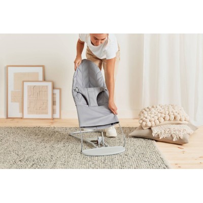 Leżaczek BabyBjörn Bliss Woven Petal Quilt Jasnoszary – ergonomiczny, certyfikowany, przenośny i wygodny dla dziecka Leżaczek BabyBjörn Bliss Woven Petal Quilt Jasnoszary – ergonomiczny, certyfikowany, przenośny i wygodny dla dziecka