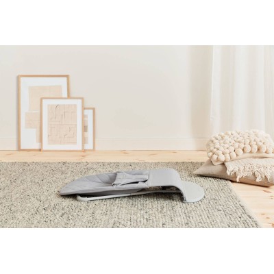 Leżaczek BabyBjörn Bliss Woven Petal Quilt Jasnoszary – ergonomiczny, certyfikowany, przenośny i wygodny dla dziecka Leżaczek BabyBjörn Bliss Woven Petal Quilt Jasnoszary – ergonomiczny, certyfikowany, przenośny i wygodny dla dziecka
