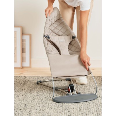 Leżaczek BabyBjörn Bliss Woven Piaskowoszary z ramą ciemnoszarą – ergonomiczny, przenośny, wygodny i certyfikowany