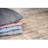Leżaczek BabyBjörn Bliss Woven Petal Quilt Zgaszony Róż – ergonomiczny, przenośny, bezpieczny i certyfikowany