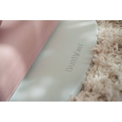 Leżaczek BabyBjörn Bliss Woven Petal Quilt Zgaszony Róż – ergonomiczny, przenośny, bezpieczny i certyfikowany