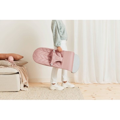 Leżaczek BabyBjörn Bliss Woven Petal Quilt Zgaszony Róż – ergonomiczny, przenośny, bezpieczny i certyfikowany