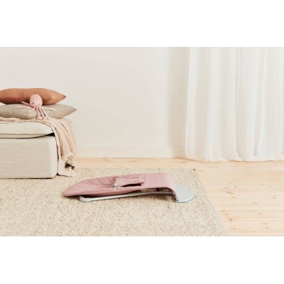 Leżaczek BabyBjörn Bliss Woven Petal Quilt Zgaszony Róż – ergonomiczny, przenośny, bezpieczny i certyfikowany