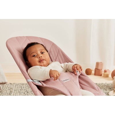 Leżaczek BabyBjörn Bliss Woven Petal Quilt Zgaszony Róż – ergonomiczny, przenośny, bezpieczny i certyfikowany