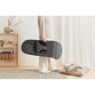 Leżaczek BabyBjörn Bliss Woven Petal Quilt Antracyt – ergonomiczny leżaczek i fotelik 2w1, wygoda i bezpieczeństwo