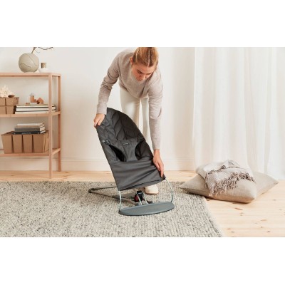 Leżaczek BabyBjörn Bliss Woven Petal Quilt Antracyt – ergonomiczny leżaczek i fotelik 2w1, wygoda i bezpieczeństwo