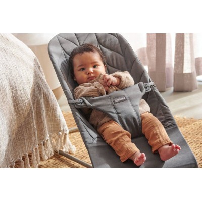 Leżaczek BabyBjörn Bliss Woven Petal Quilt Antracyt – ergonomiczny leżaczek i fotelik 2w1, wygoda i bezpieczeństwo