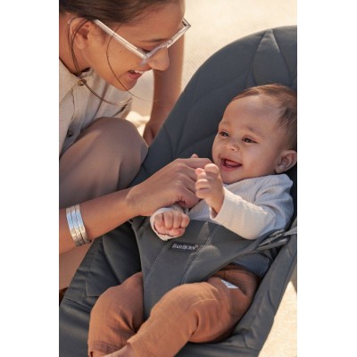 Leżaczek BabyBjörn Bliss Woven Petal Quilt Antracyt – ergonomiczny leżaczek i fotelik 2w1, wygoda i bezpieczeństwo