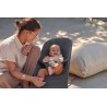 Leżaczek BabyBjörn Bliss Woven Petal Quilt Antracyt – ergonomiczny leżaczek i fotelik 2w1, wygoda i bezpieczeństwo