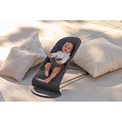 Leżaczek BabyBjörn Bliss Woven Petal Quilt Antracyt – ergonomiczny leżaczek i fotelik 2w1, wygoda i bezpieczeństwo