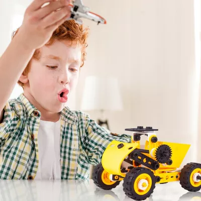 Klocki konstrukcyjne 8w1 pojazdy edukacyjne zestaw 100 elementów z walizką i narzędziami – kreatywna zabawa i nauka dla dzieci