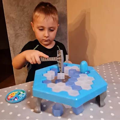 Gra Zręcznościowa z Pingwinkiem dla Dzieci i Rodzin – Rozwój Refleksu, Koordynacji i Wspólnej Zabawy | Idealna na Wieczory