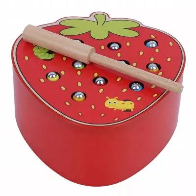 Drewniana gra zręcznościowa „Truskawka na magnes” – edukacyjna zabawa dla przedszkolaków