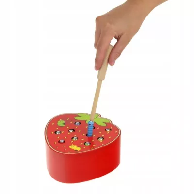 Drewniana gra zręcznościowa „Truskawka na magnes” – edukacyjna zabawa dla przedszkolaków