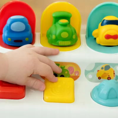 POP-UP Wyskakujące Pojazdy 4w1 – Zabawka Sensoryczna 18m+