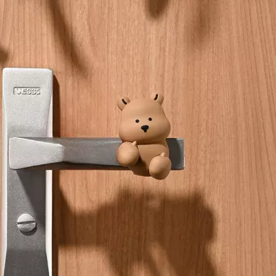 Silikonowa osłona na klamkę - anty uderzeniowy ochraniacz drzwi miś brązowy