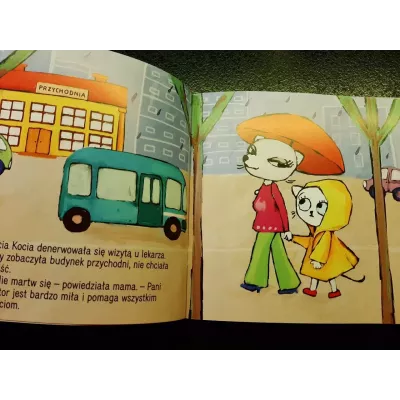 Kicia Kocia. Kicia Kocia jest chora | Opowieść o chorowaniu i wizycie w przychodni