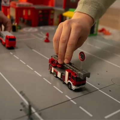 Wóz strażacki z drabiną – metalowy model z ruchomymi elementami Siku S1841 Wóz strażacki z drabiną – metalowy model z ruchomymi elementami Siku S1841